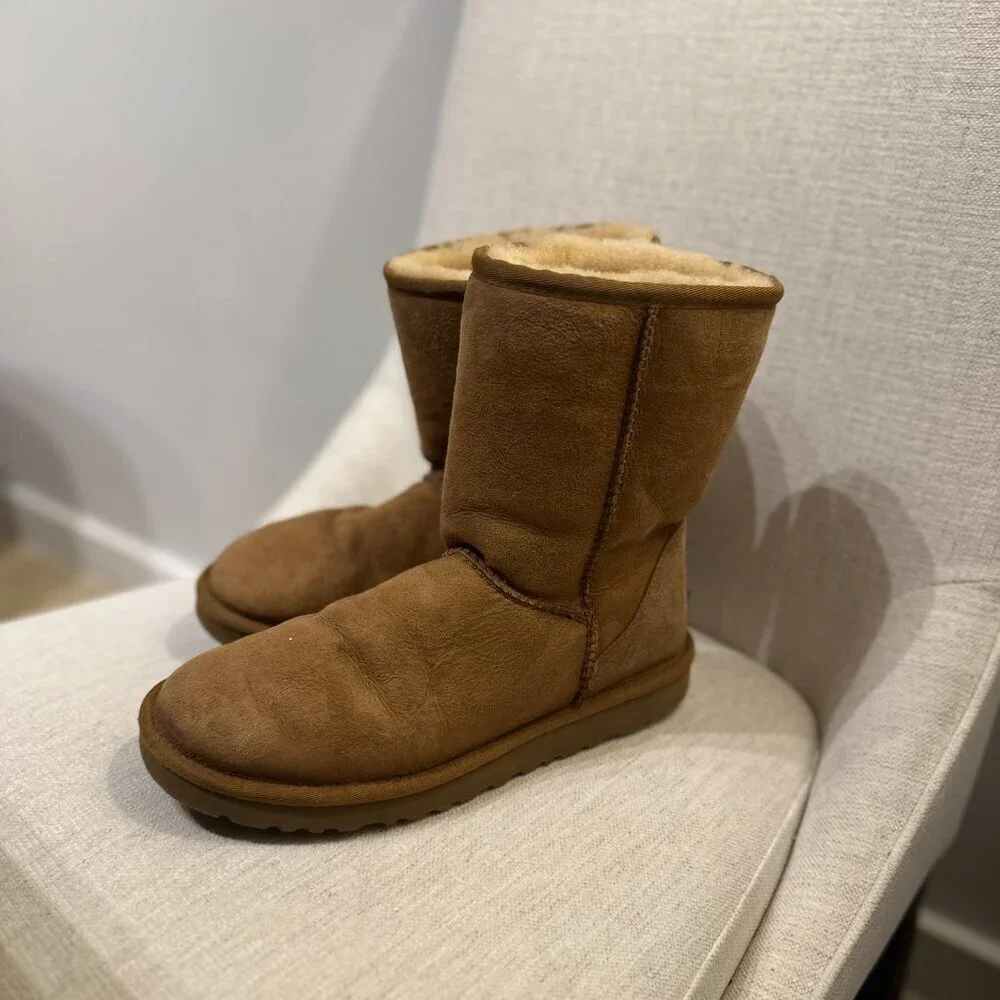 UGG Australia Classic Short Sheepskin Boots – Chestnut – Size 8